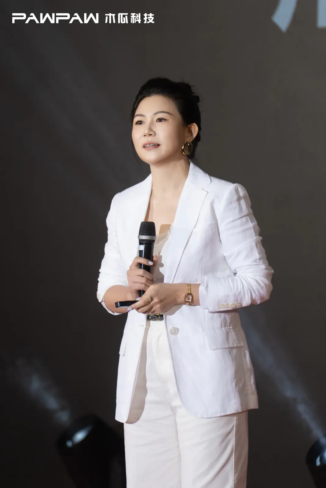 Pawpaw Technology founder Cathy Yang speaking onstage