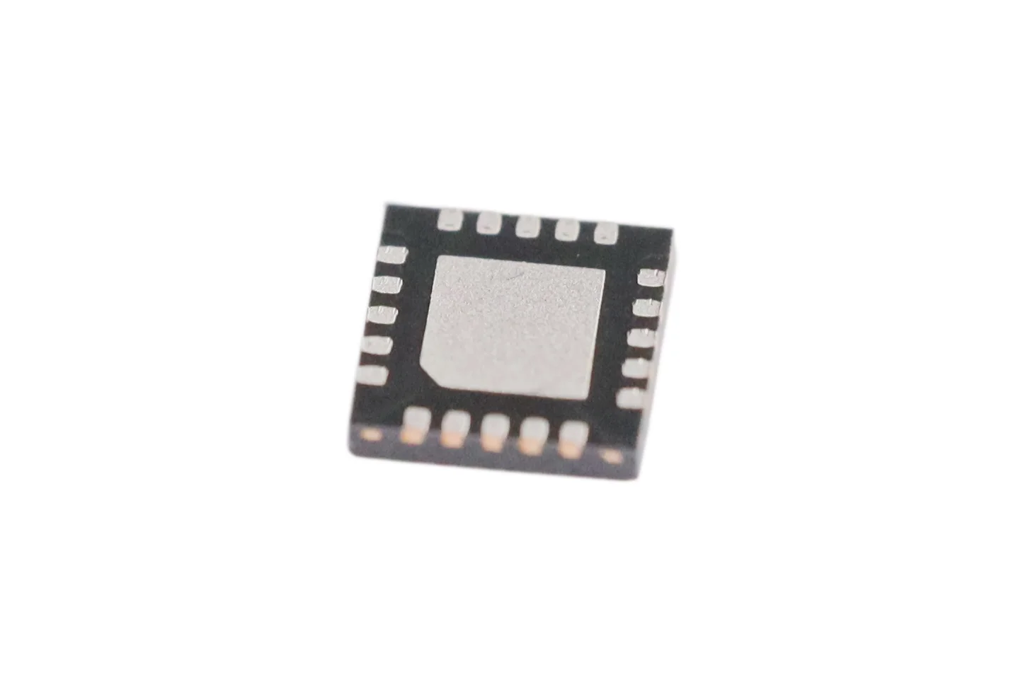 ES8156是低功耗，立体声音频DAC